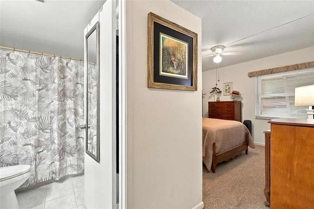 For Sale: $165,900 (2 beds, 2 baths, 897 Square Feet)