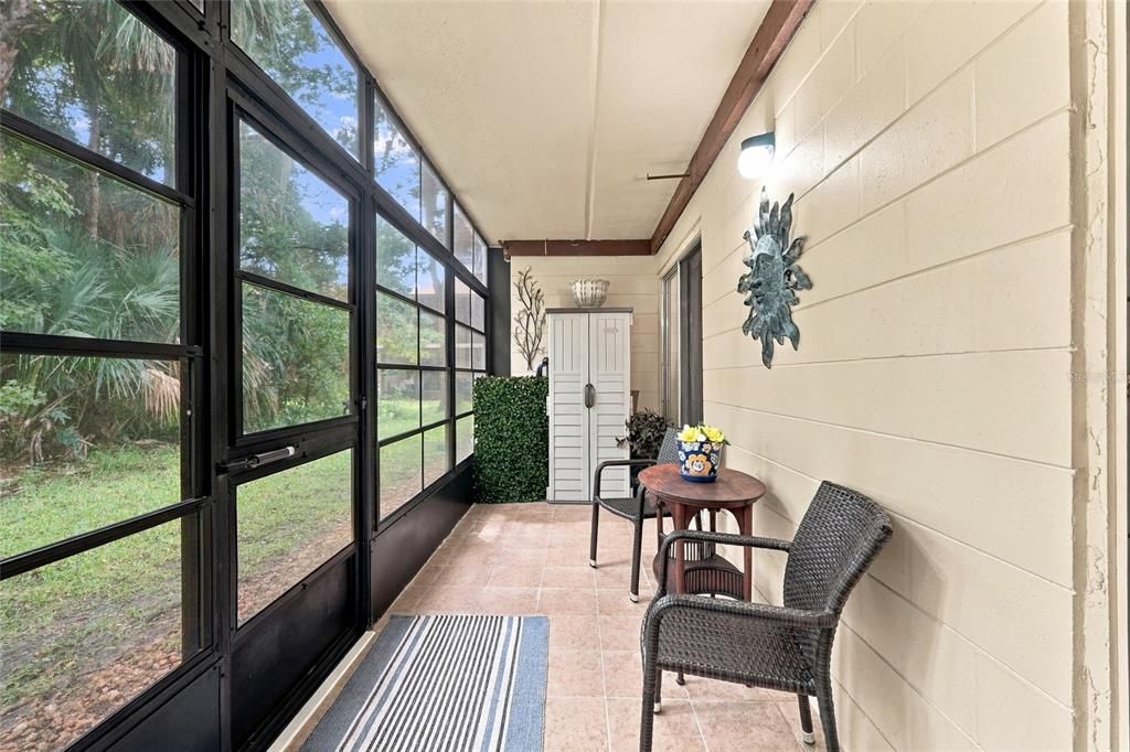 For Sale: $165,900 (2 beds, 2 baths, 897 Square Feet)