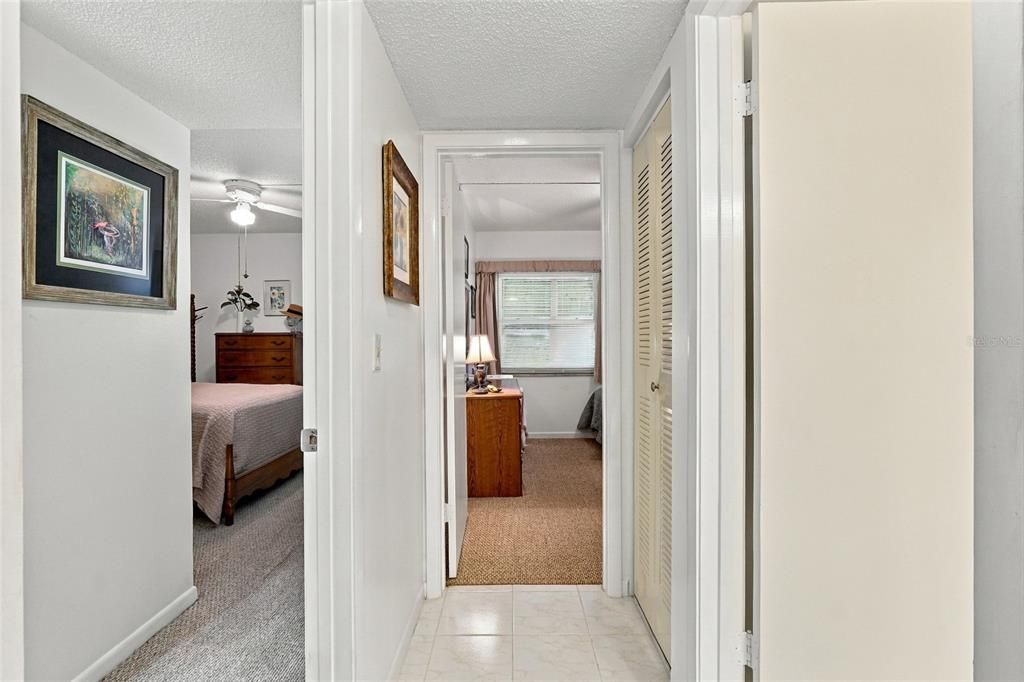 For Sale: $165,900 (2 beds, 2 baths, 897 Square Feet)