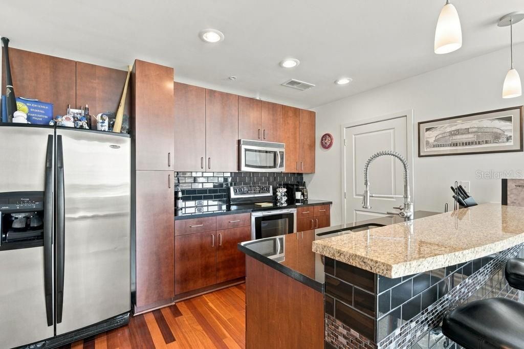 En Venta: $419,000 (2 camas, 2 baños, 1212 Pies cuadrados)