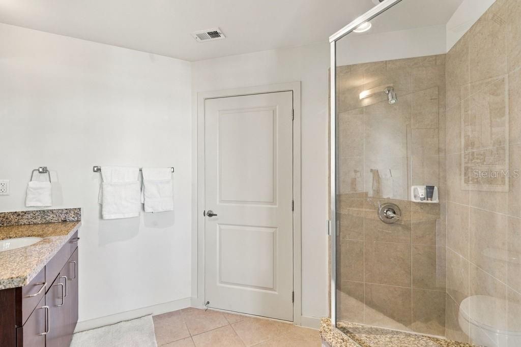 En Venta: $419,000 (2 camas, 2 baños, 1212 Pies cuadrados)