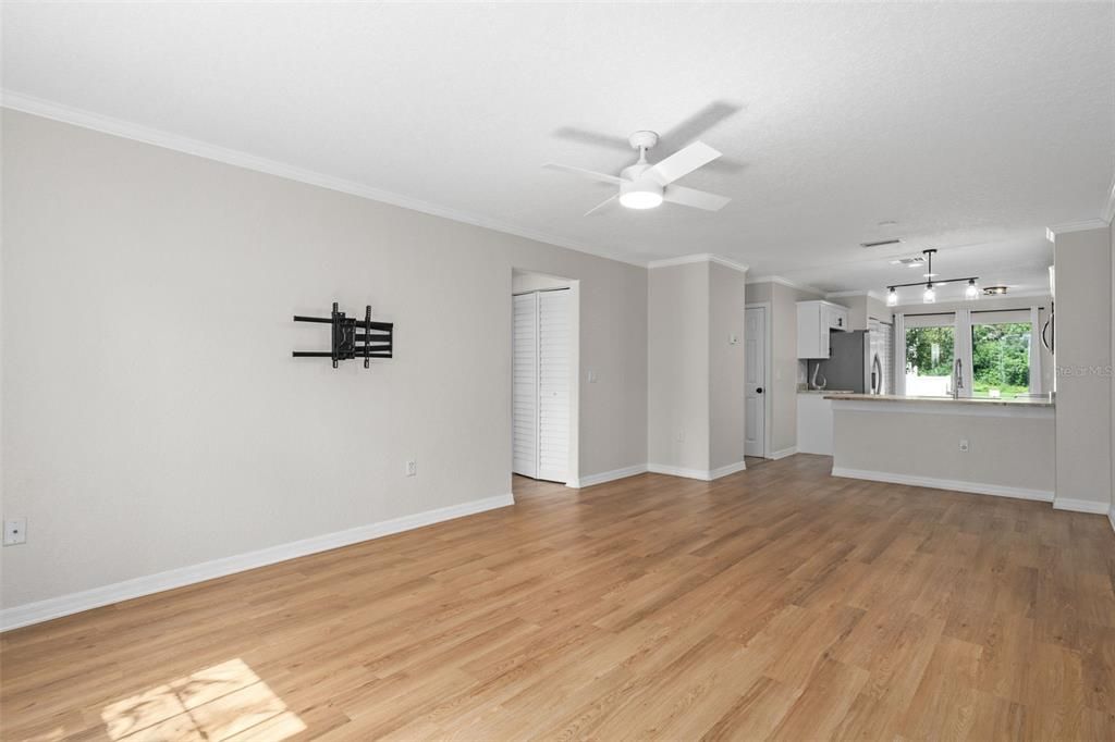 For Sale: $170,000 (2 beds, 2 baths, 1025 Square Feet)