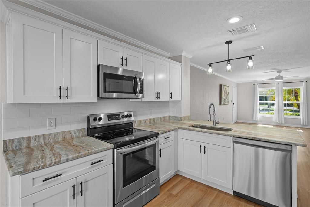 For Sale: $170,000 (2 beds, 2 baths, 1025 Square Feet)