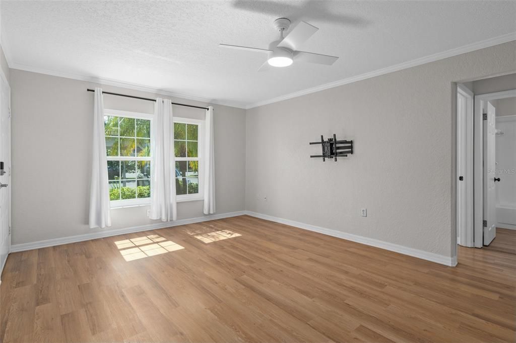 For Sale: $170,000 (2 beds, 2 baths, 1025 Square Feet)