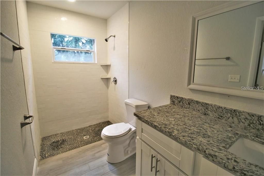 В аренду: $2,700 (4 спален, 2 ванн, 1368 Квадратных фут)