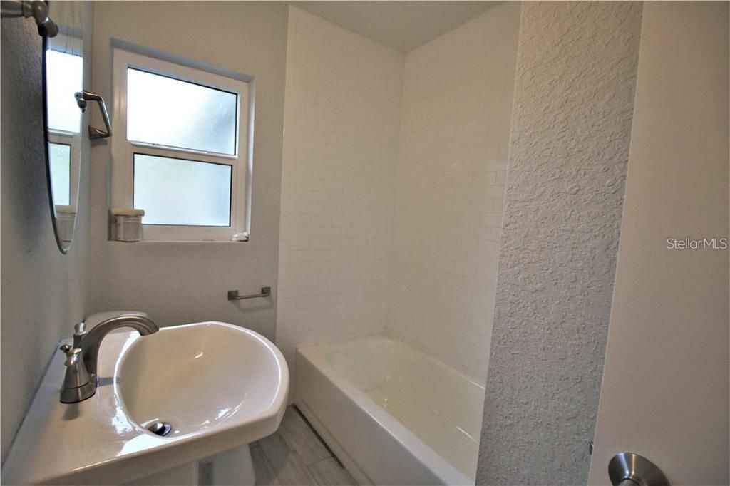 В аренду: $2,700 (4 спален, 2 ванн, 1368 Квадратных фут)