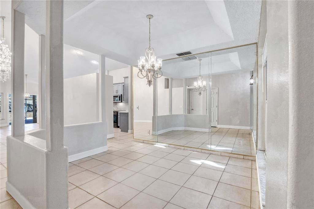 En Venta: $525,000 (4 camas, 2 baños, 2044 Pies cuadrados)