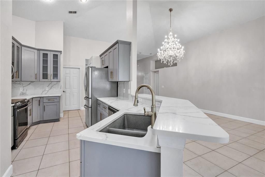 En Venta: $525,000 (4 camas, 2 baños, 2044 Pies cuadrados)