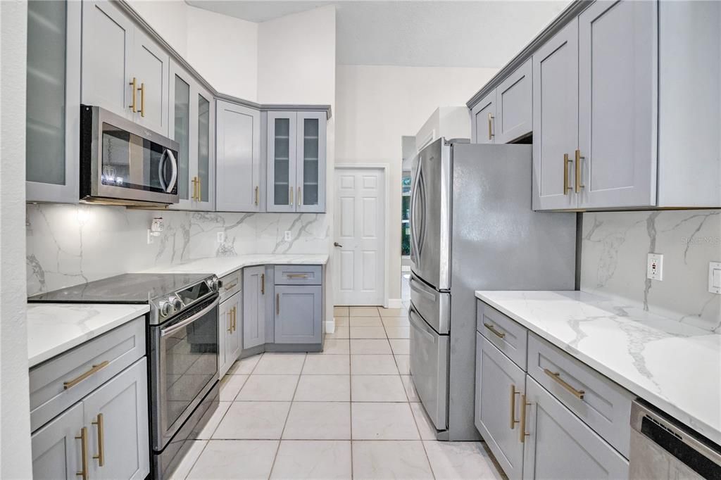 En Venta: $525,000 (4 camas, 2 baños, 2044 Pies cuadrados)