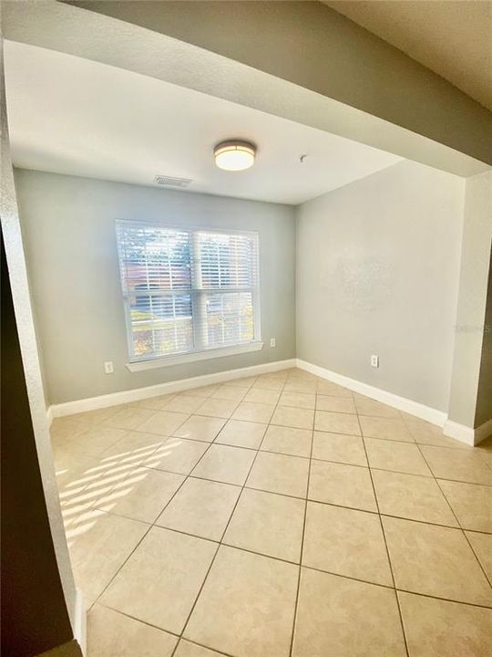 For Rent: $1,375 (1 beds, 1 baths, 820 Square Feet)