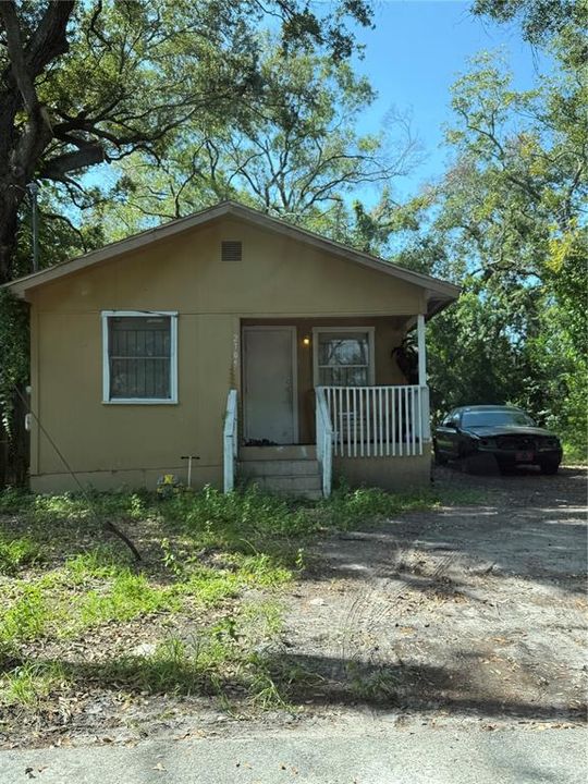 For Sale: $250,000 (2 beds, 1 baths, 710 Square Feet)