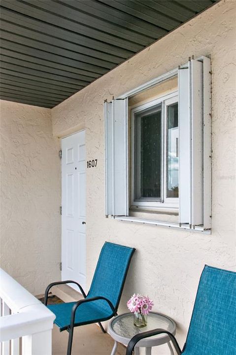 For Sale: $129,000 (2 beds, 2 baths, 886 Square Feet)