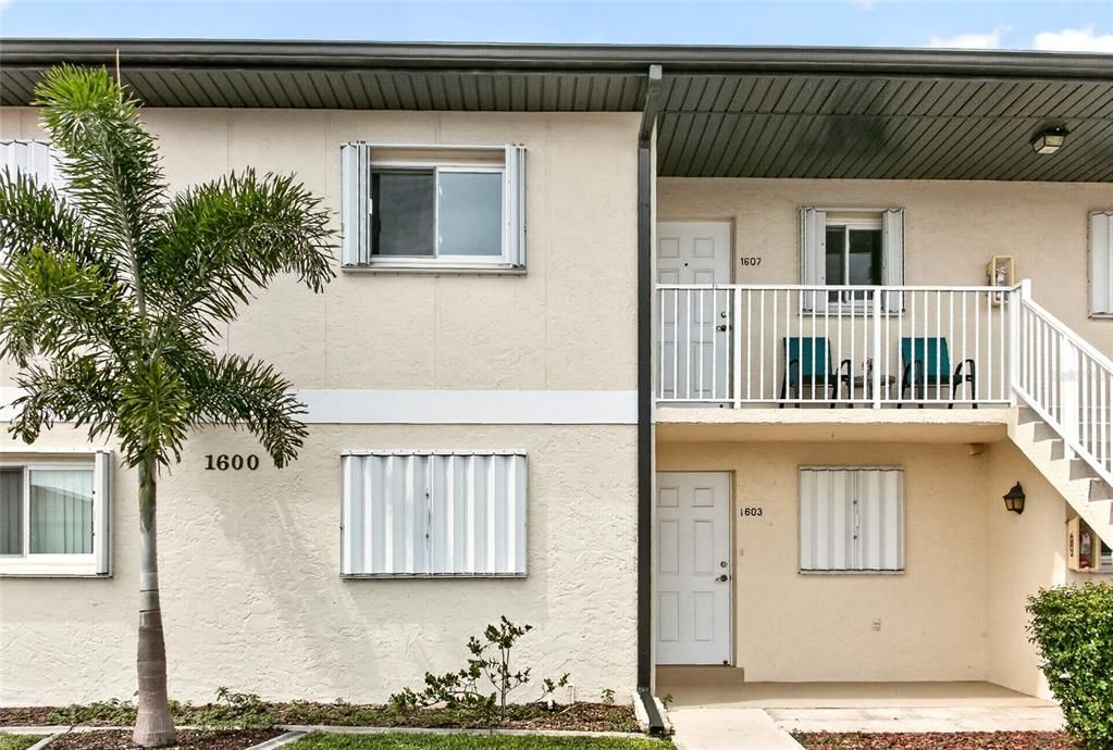 For Sale: $129,000 (2 beds, 2 baths, 886 Square Feet)