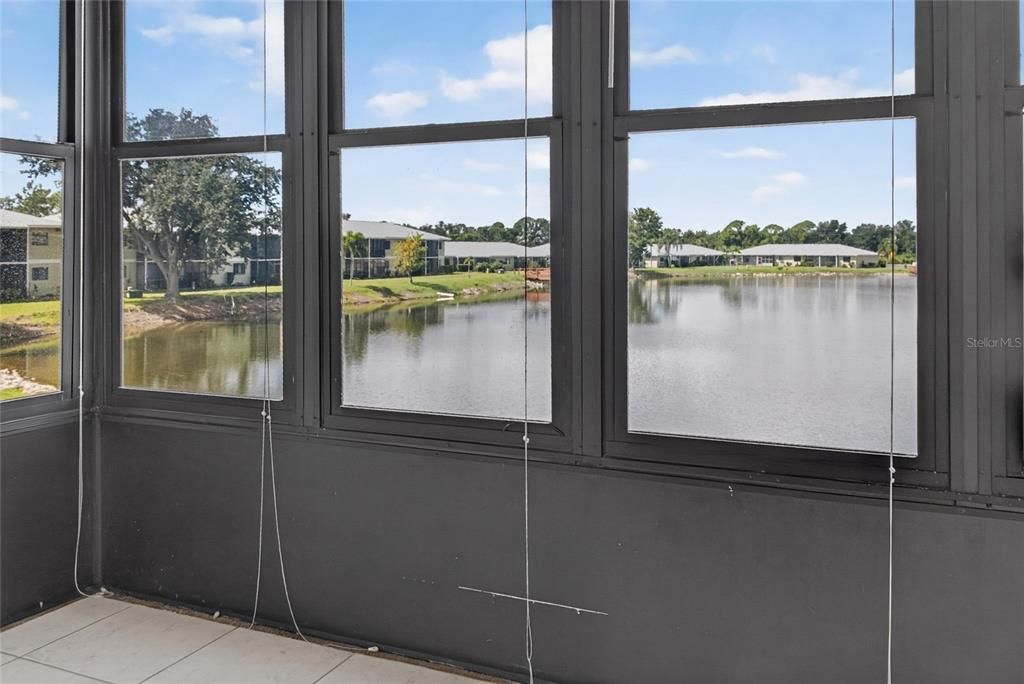 For Sale: $129,000 (2 beds, 2 baths, 886 Square Feet)