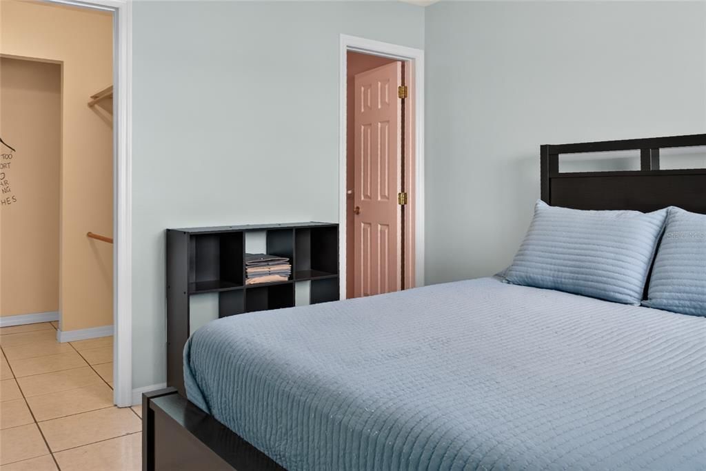 For Sale: $129,000 (2 beds, 2 baths, 886 Square Feet)