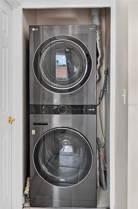 For Sale: $129,000 (2 beds, 2 baths, 886 Square Feet)