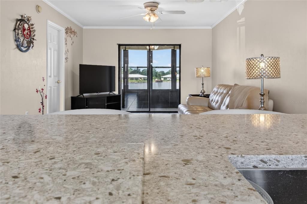 For Sale: $129,000 (2 beds, 2 baths, 886 Square Feet)