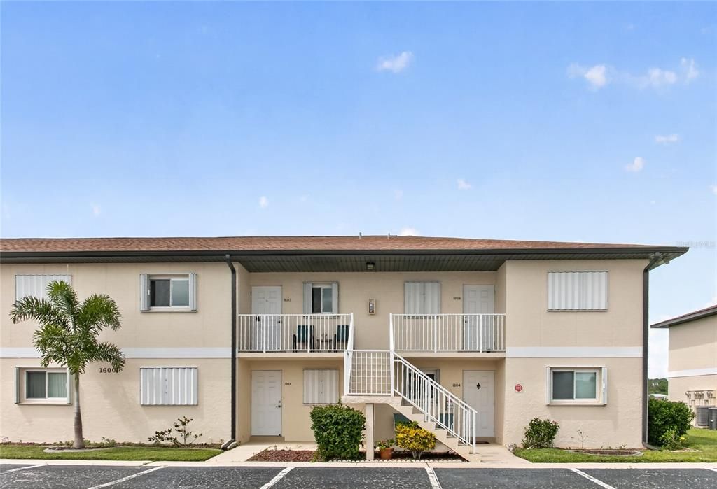 For Sale: $129,000 (2 beds, 2 baths, 886 Square Feet)