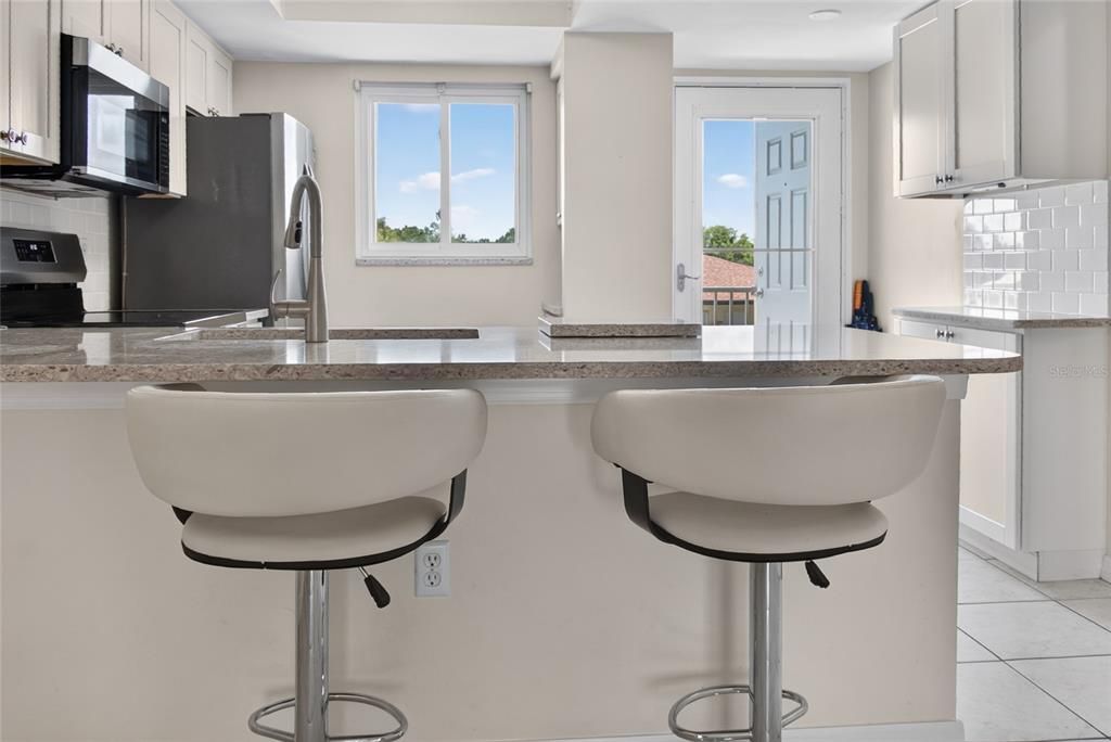 For Sale: $129,000 (2 beds, 2 baths, 886 Square Feet)