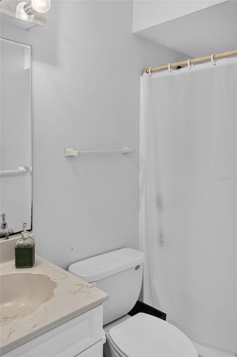 For Sale: $129,000 (2 beds, 2 baths, 886 Square Feet)