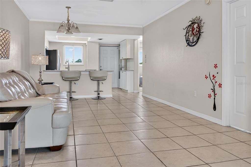 For Sale: $129,000 (2 beds, 2 baths, 886 Square Feet)