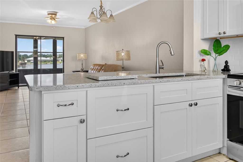 For Sale: $129,000 (2 beds, 2 baths, 886 Square Feet)