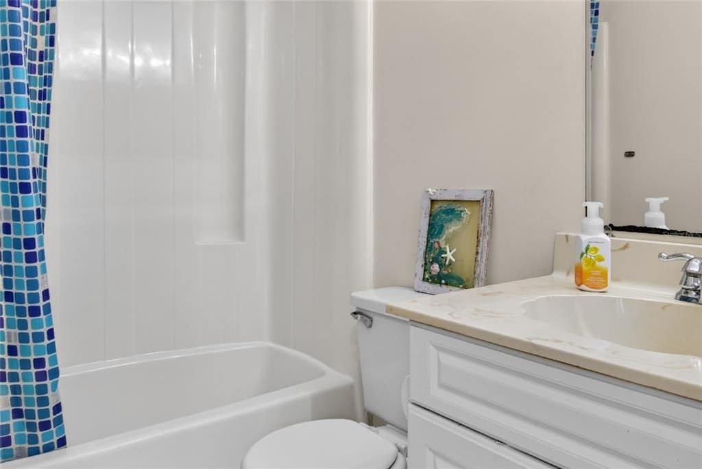 For Sale: $129,000 (2 beds, 2 baths, 886 Square Feet)