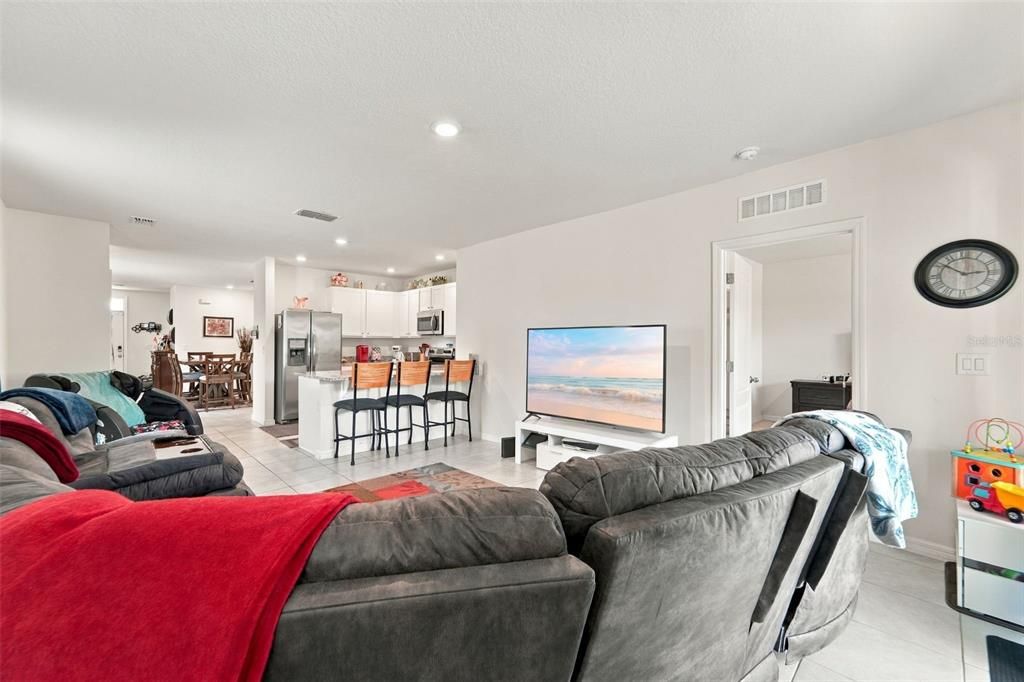 For Sale: $369,900 (3 beds, 2 baths, 1516 Square Feet)