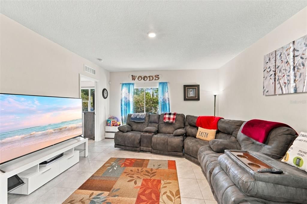 For Sale: $369,900 (3 beds, 2 baths, 1516 Square Feet)