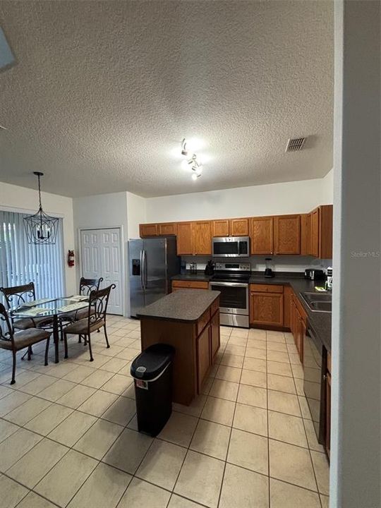 В аренду: $2,995 (5 спален, 4 ванн, 2820 Квадратных фут)