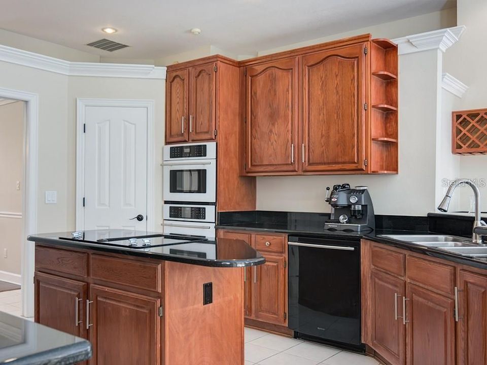 For Rent: $4,500 (4 beds, 3 baths, 2933 Square Feet)