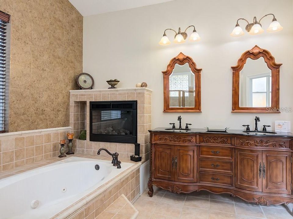 For Rent: $4,500 (4 beds, 3 baths, 2933 Square Feet)