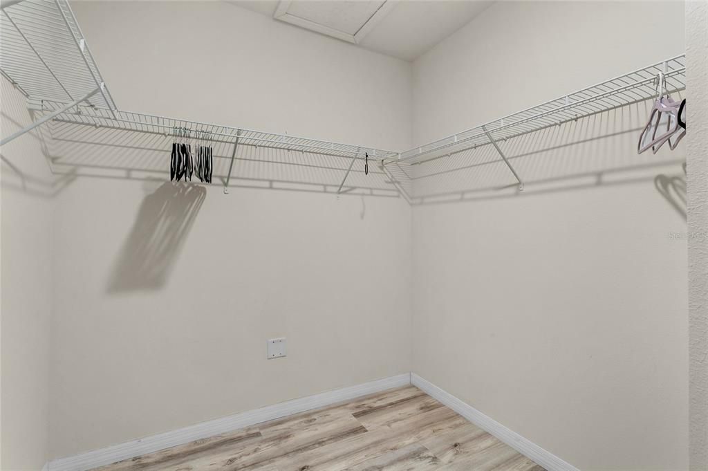 For Sale: $375,000 (4 beds, 2 baths, 1830 Square Feet)