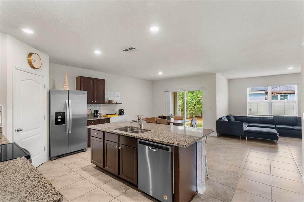 For Sale: $375,000 (4 beds, 2 baths, 1830 Square Feet)