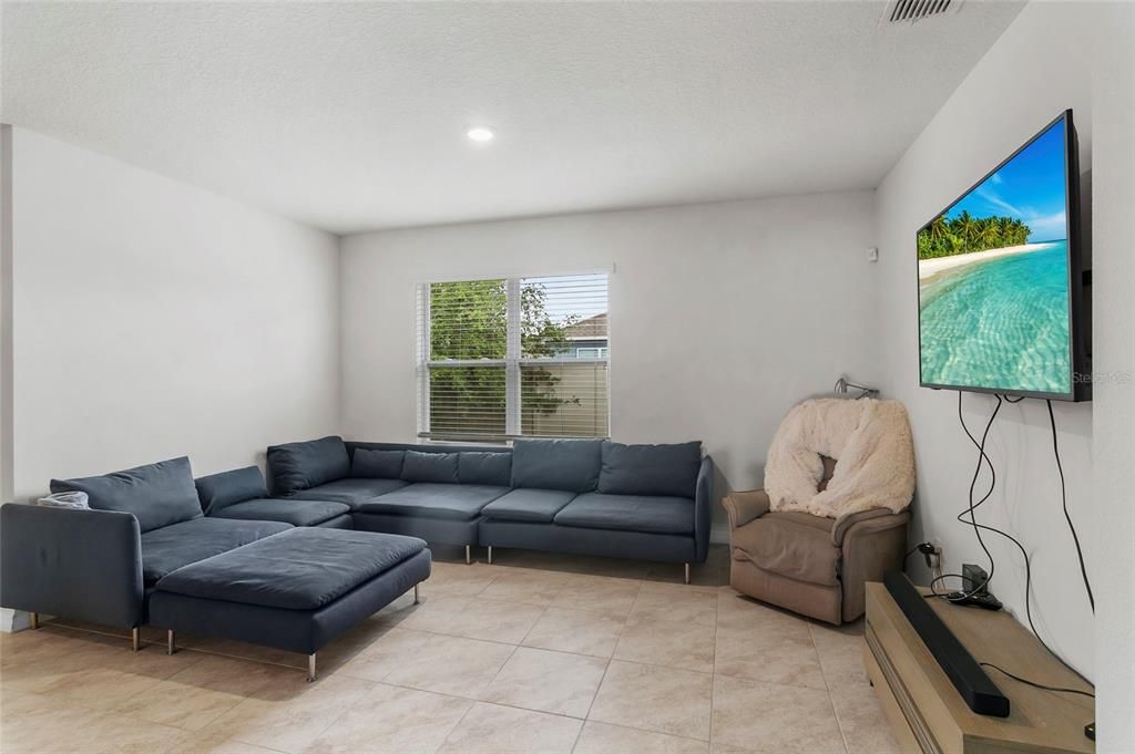 For Sale: $375,000 (4 beds, 2 baths, 1830 Square Feet)