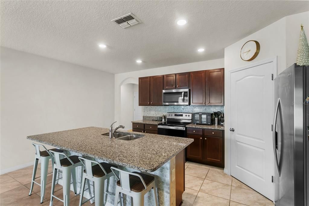 For Sale: $375,000 (4 beds, 2 baths, 1830 Square Feet)