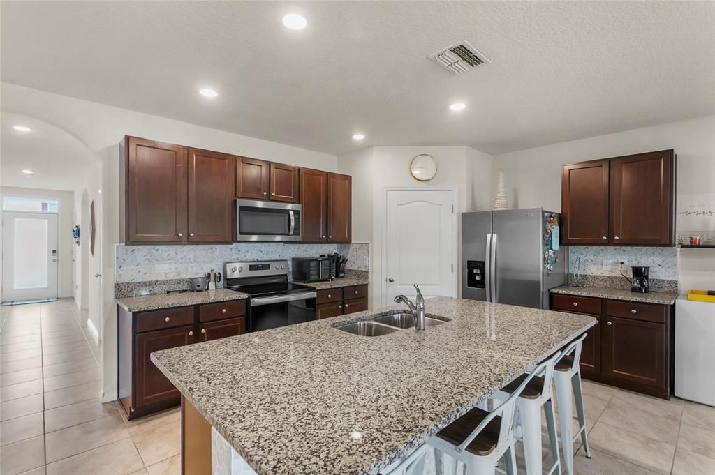 For Sale: $375,000 (4 beds, 2 baths, 1830 Square Feet)