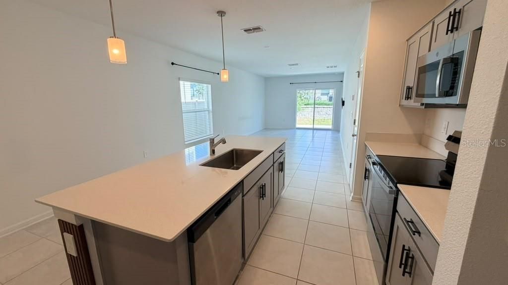 En Renta: $2,095 (3 camas, 2 baños, 1735 Pies cuadrados)