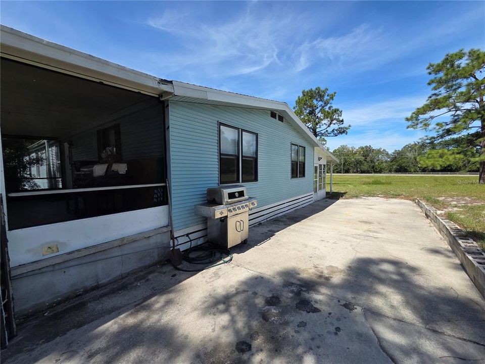 For Rent: $2,000 (3 beds, 2 baths, 1680 Square Feet)