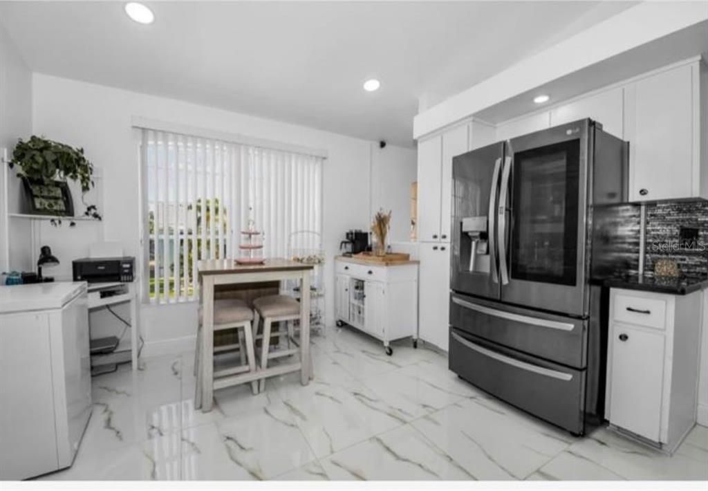 На продажу: $609,900 (4 спален, 4 ванн, 2332 Квадратных фут)
