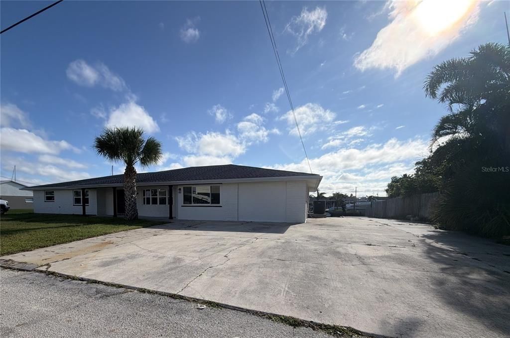 For Sale: $699,000 (4 beds, 3 baths, 3650 Square Feet)