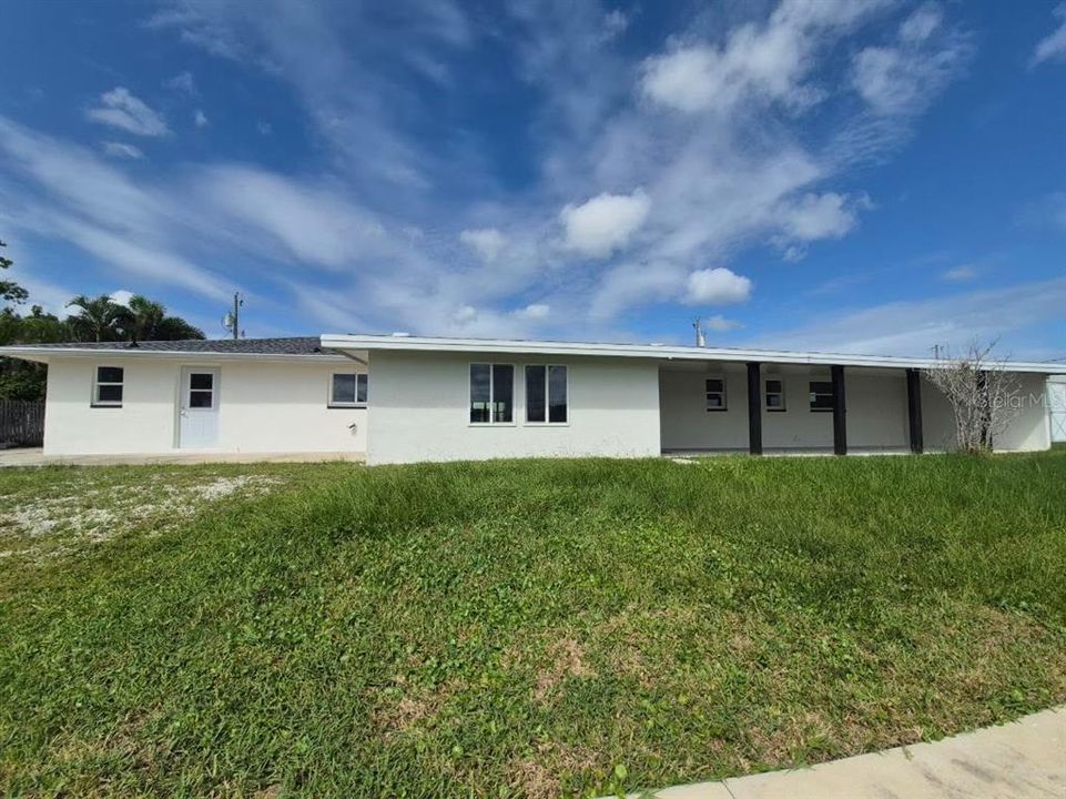 For Sale: $699,000 (4 beds, 3 baths, 3650 Square Feet)