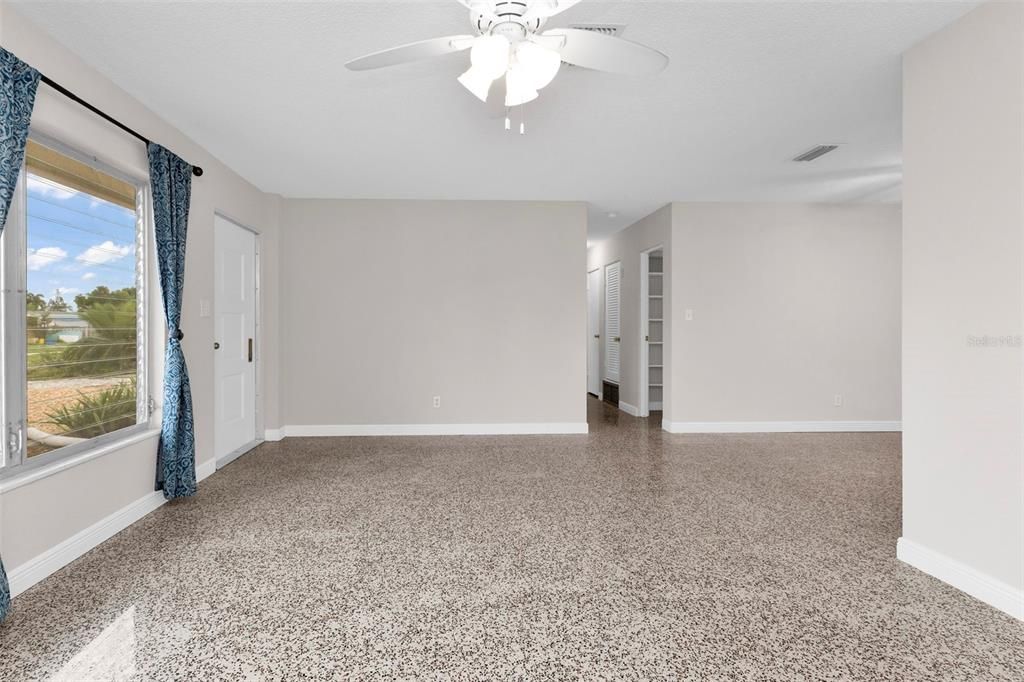 For Sale: $338,000 (3 beds, 2 baths, 1292 Square Feet)