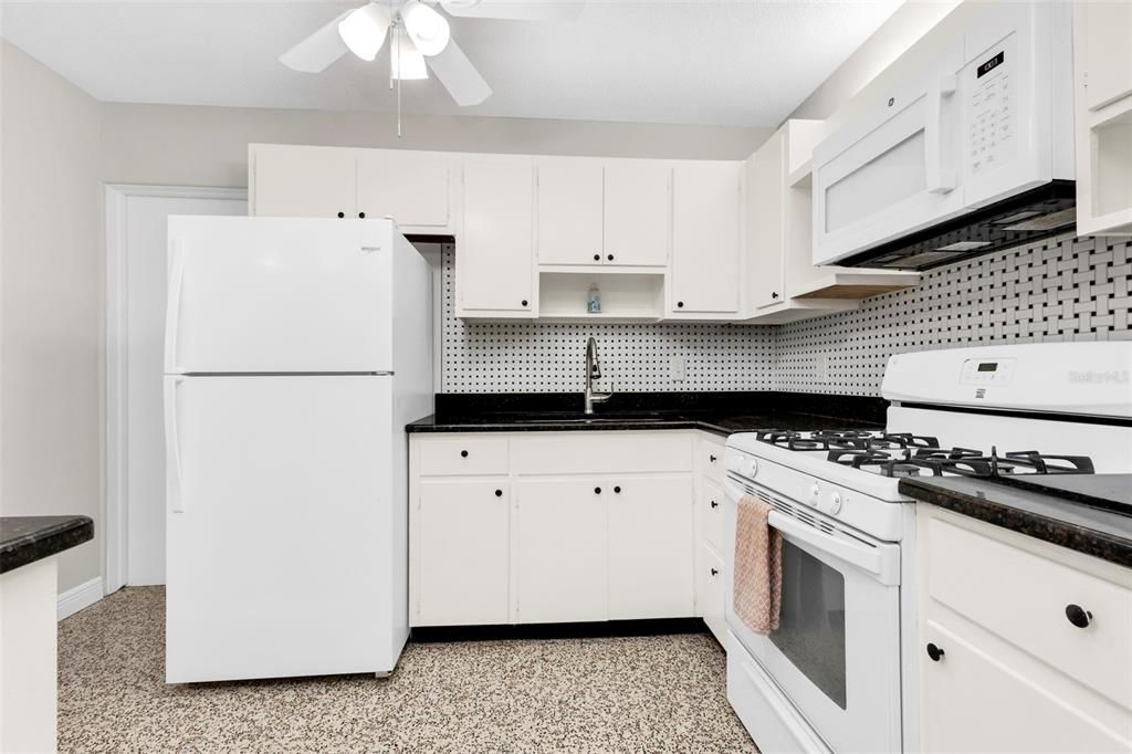 For Sale: $338,000 (3 beds, 2 baths, 1292 Square Feet)