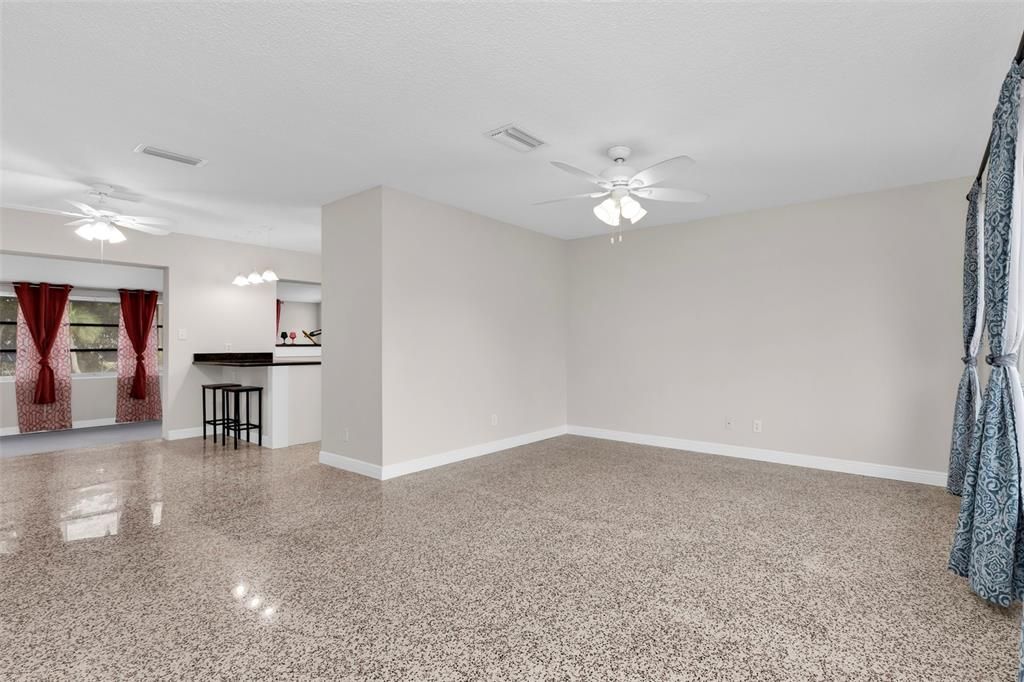 For Sale: $338,000 (3 beds, 2 baths, 1292 Square Feet)