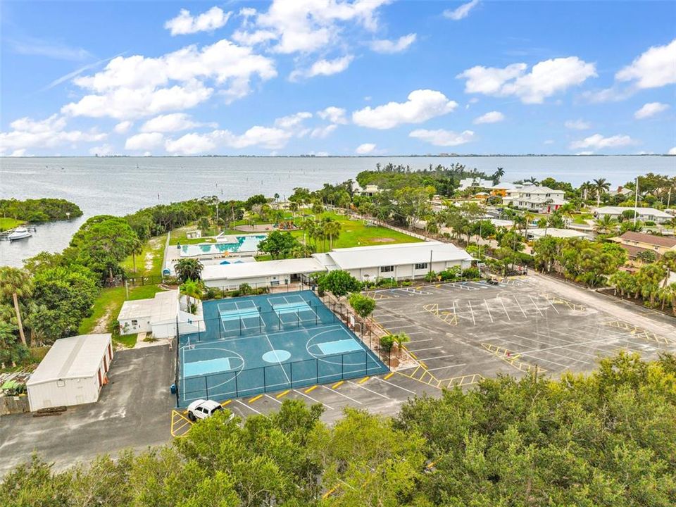 For Sale: $338,000 (3 beds, 2 baths, 1292 Square Feet)