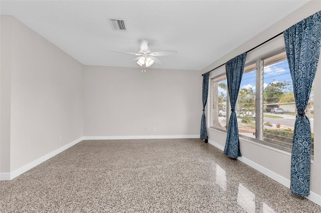 For Sale: $338,000 (3 beds, 2 baths, 1292 Square Feet)