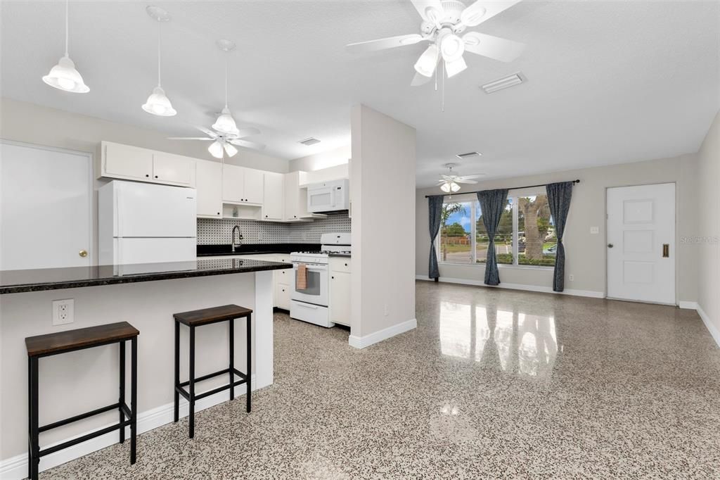 For Sale: $338,000 (3 beds, 2 baths, 1292 Square Feet)