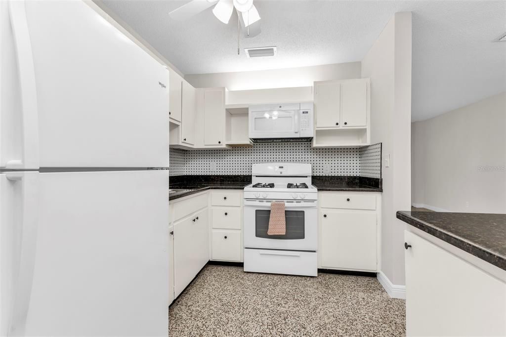 For Sale: $338,000 (3 beds, 2 baths, 1292 Square Feet)