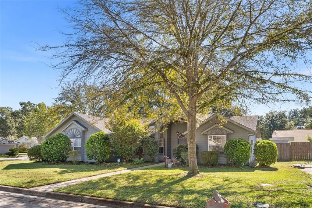 For Sale: $339,000 (3 beds, 2 baths, 1691 Square Feet)